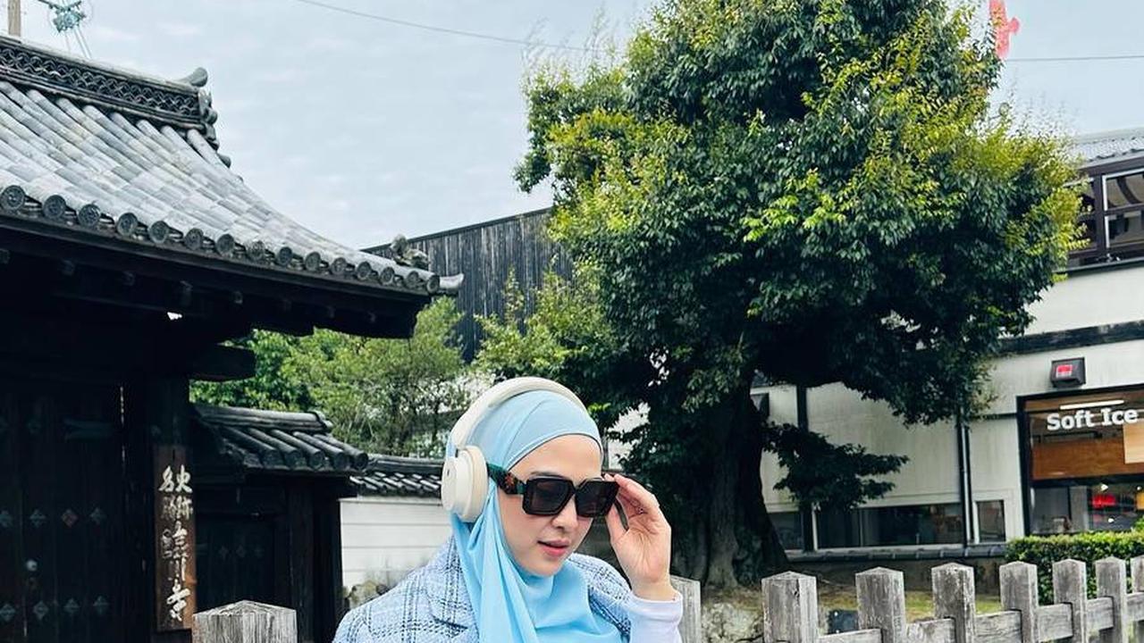 Dicibir Saat Pamer Sedekah 2 Miliar dan Rumah Baru, Ini Potret Gaya April Jasmine yang Terlihat Sangat Sosialita - Tajir dari Bisnis Rokok?