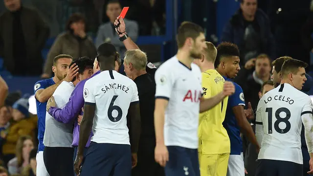 Wajah Menyesal Son Heung-min Usai Bikin Kaki Andre Gomes Patah