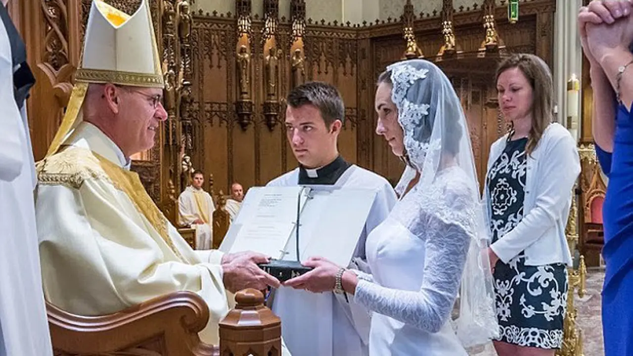 Wanita Asal Fort Wayne Menikahi Yesus
