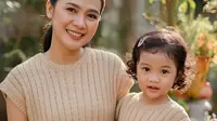9 Model Dress Outfit Couple Ibu dan Anak Perempuan Terbaru 2025, Modis dan Kompak