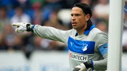 2. Tim Wiese - Kiper yang pernah membela timnas Jerman tersebut pensiun di usia matang dan memutuskan untuk menjadi pegulat profesional. The Machine adalah nama panggungnya. (AFP/Uwe Anspach)