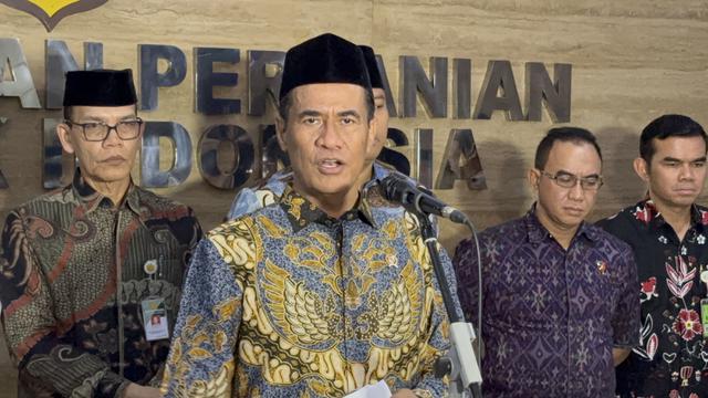 Menteri Pertanian (Mentan) Andi Amran Sulaiman saat konferensi pers, Jumat (28/11/2025).