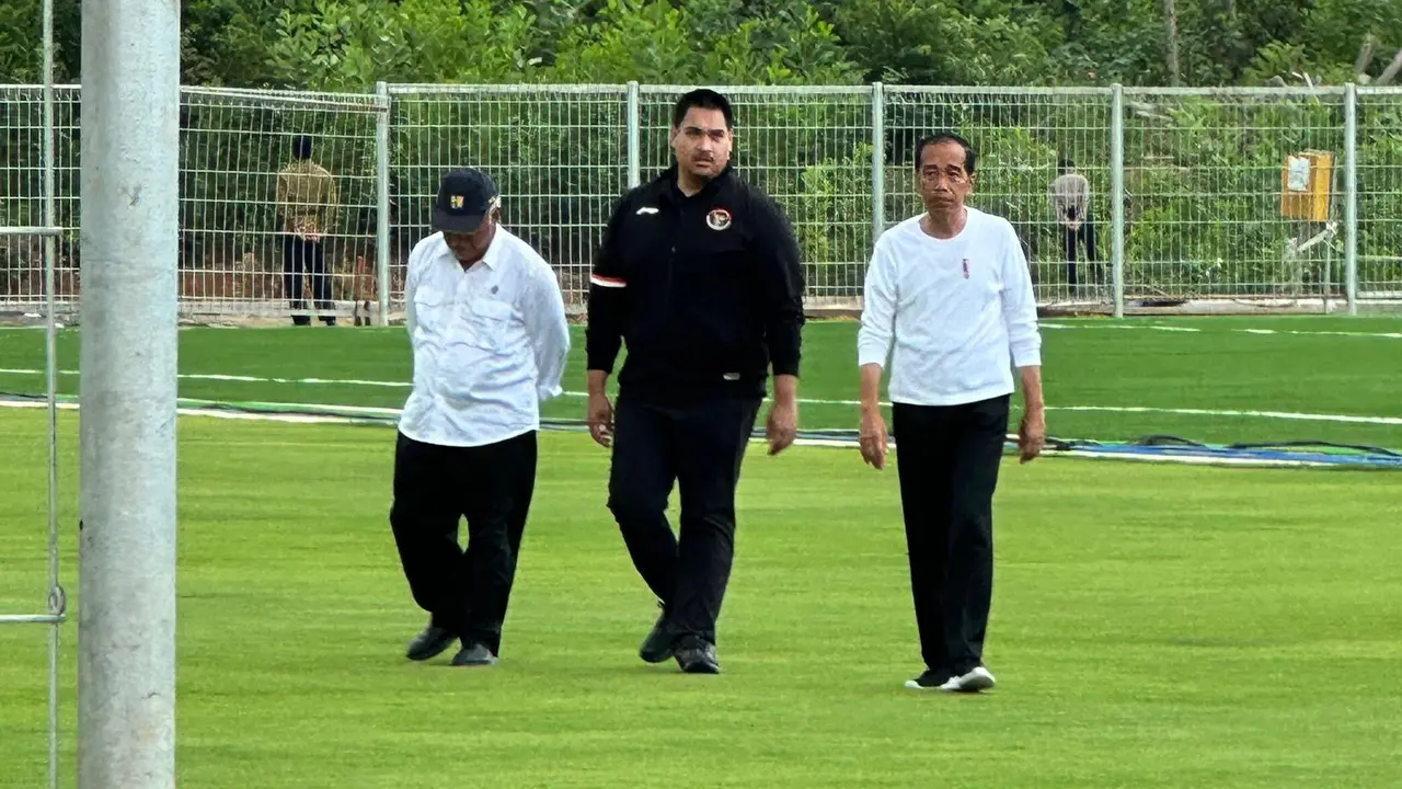Jokowi dan Menpora Pantau Pembangunan Training Center Timnas Indonesia di IKN