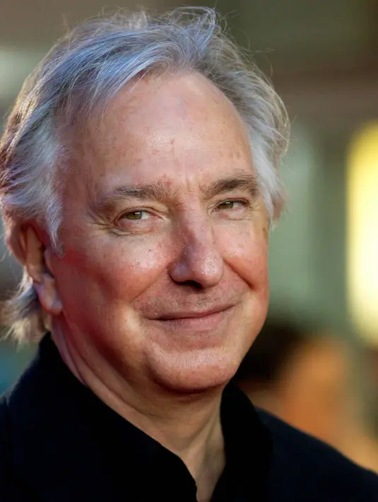 Alan Rickman. Meninggal pada 14 Januari 2016 di usia 69 tahun. Aktor pemeran Prof Severus Snape dalam film terkenal ‘Harry Potter’ ini tidak diketahui sejak kapan menderita kanker, pihak keluarga merahasiakan Alan menderita kanker. (Bintang/EPA)