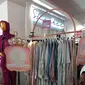 Promo Busana Koleksi Indonesia Fashion Week 2024. (dok. Putri Astrian Surahman/Liputan6.com)