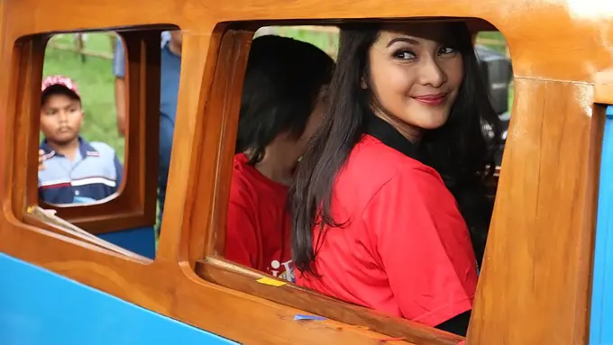 [Bintang] Maudy Koesnaedi