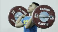 Atlet angkat besi, Eko Yuli Irawan, saat sesi latihan di Mess Kwini, Jakarta, Rabu (6/6/2018). Eko Yuli Irawan bertekad ingin memecahkan rekor pribadi di Asian Games 2018. (Bola.com/M Iqbal Ichsan)