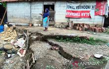 Tanah Bergerak Blora Meluas, Rekahan Baru Ancam Permukiman Warga di Banjarejo