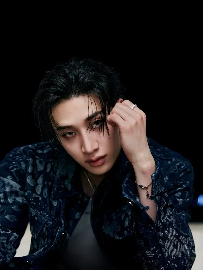 Gaya Bang Chan Stray Kids Tampil Maskulin Pakai Koleksi Fendi Pre-SS26 di Single Terbaru ‘Roman Empire’