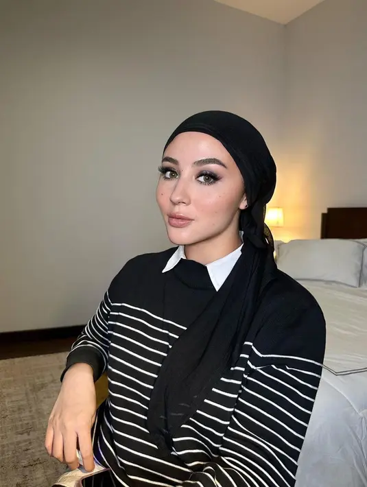 Di antaranya adalah dengan layering, model cuttingan dan tipe kain yang dipilih. [Instagram @marginw]