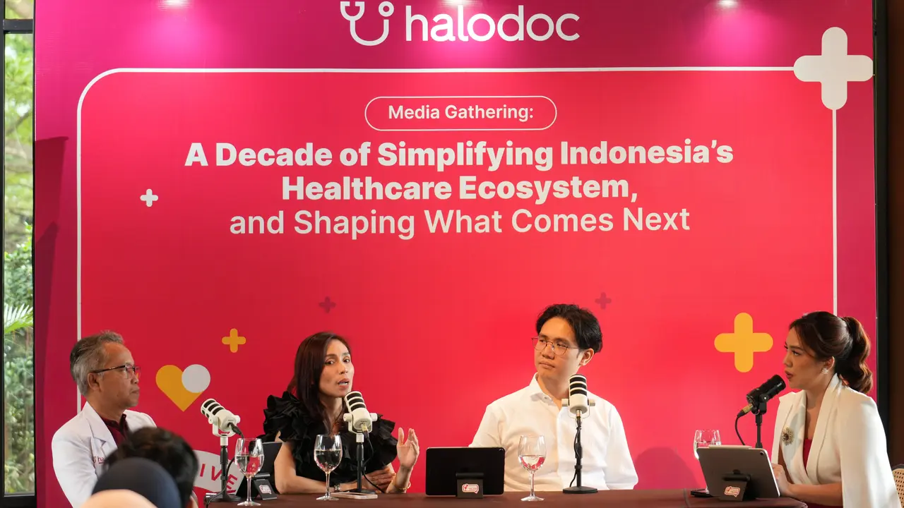 Chief Marketing Officer Halodoc, Fibriyani Elastria (kedua dari kiri) bicara tentang tren telekonsultasi soal kesehatan mental pada pengguna platform itu.