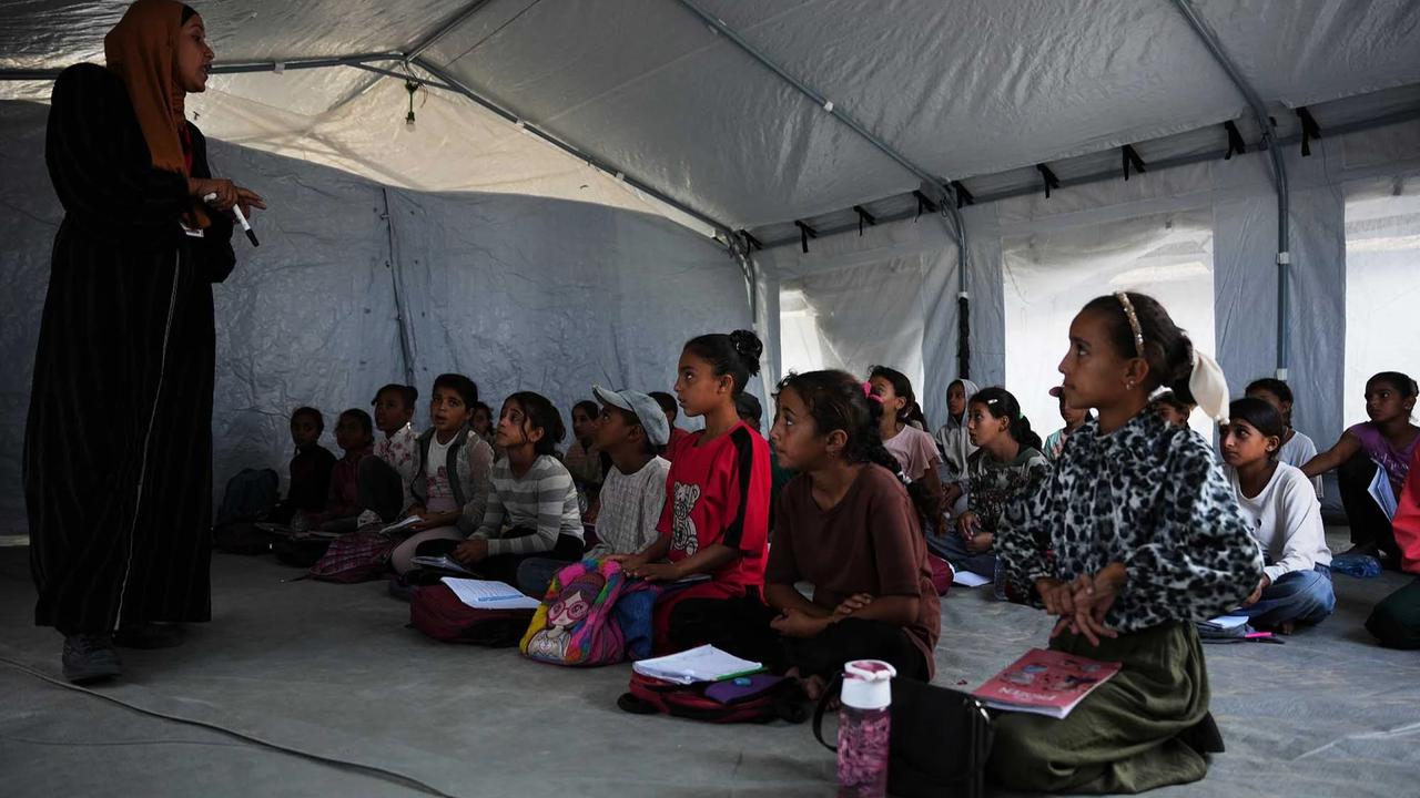 FOTO: Keceriaan Anak-Anak Gaza Bersekolah di Kelas Darurat