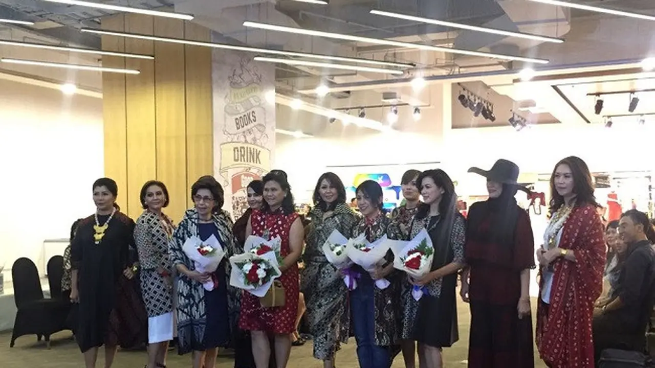 Rayakan Kemerdekaan, Desainer Indonesia Luncurkan Koleksi Batik
