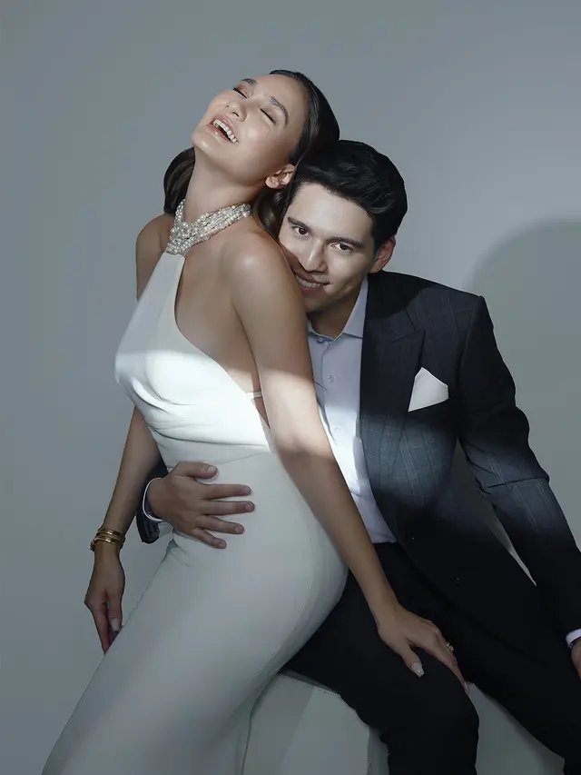 Detail Sepatu Coquette Luna Maya di Pemotretan Pernikahan