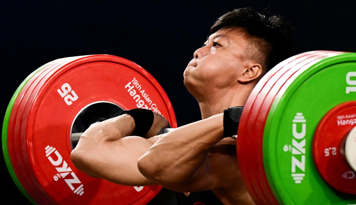 Sedangkan pada clean and jerk, Rahmat Abdullah menorehkan angkatan terbaik 201 kg pada sabor angkat besi Asian Games 2023. (Ishara S.KODIKARA / AFP)