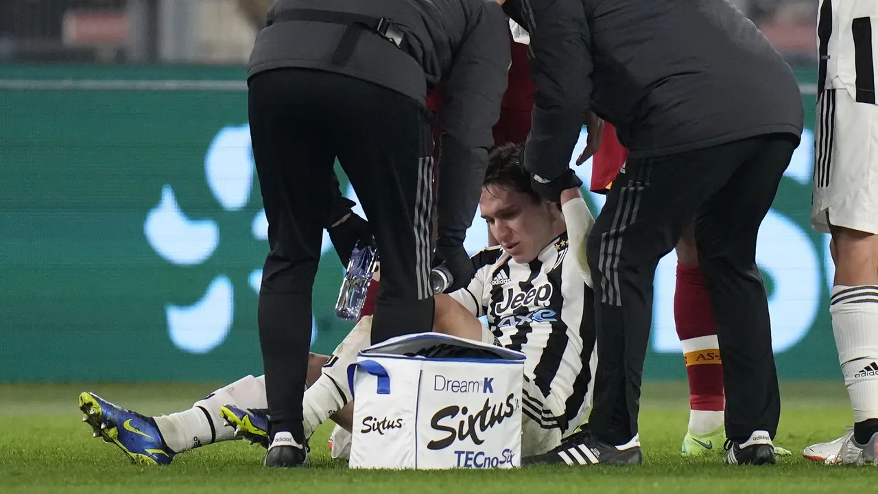 Foto: Szczesny Tepis Penalti, Juventus Comeback di Kandang AS Roma dalam Drama 7 Gol di Liga Italia