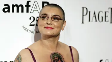 Penyanyi legendaris asal Irlandia, Sinead O'Connor meninggal dunia di usia 56 tahun, Rabu, 27 Juli 2023 waktu setempat.  (AP Photo/Matt Sayles, File)