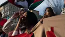 Pada peringatan Hari Perempuan Internasional 2024, Kementerian Kesehatan Gaza mengumumkan kematian 9.000 perempuan Palestina di Jalur Gaza sejak 7 Oktober 2023. (David Dee Delgado/Getty Images North America/Getty Images via AFP)