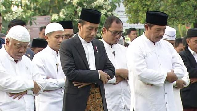 Presiden Joko Widodo atau Jokowi menunaikan ibadah salat Idul Adha di Semarang,