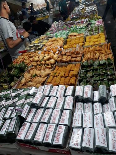 Cari Jajanan Pasar dan Kue Lezat lagi Murah, Yuk ke Pasar Kue Subuh Senen