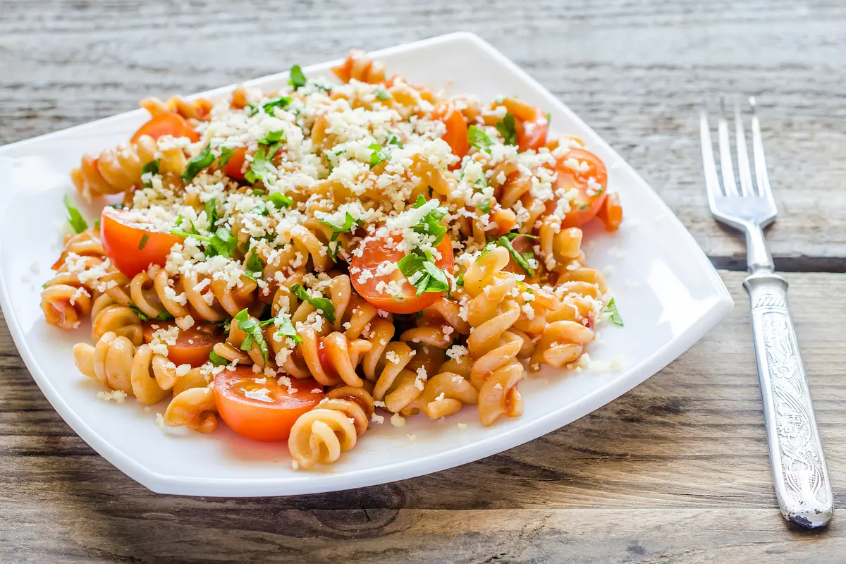 Pasta Fusilli Saus Tomat