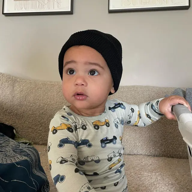 Kylie Jenner Go Public Pamer Wajah dan Nama Anak