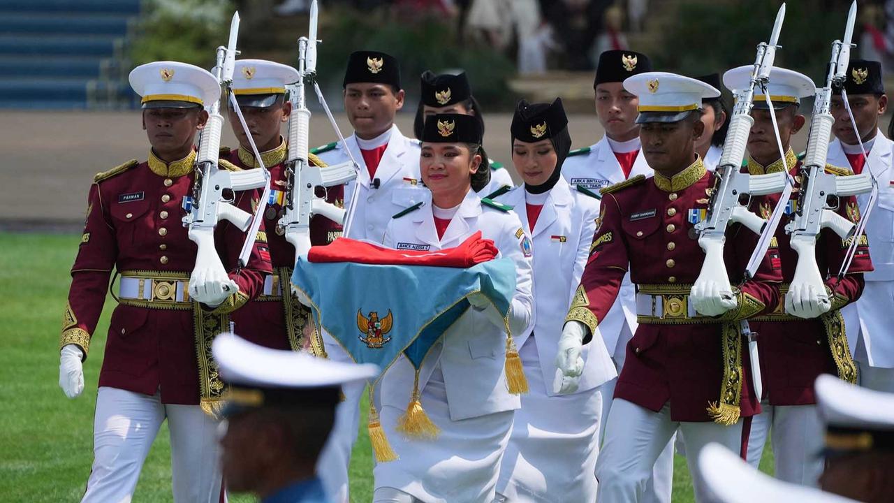 VIDEO: Tangis Paskibraka Istana Bangga Penuh Haru Sukses Kibarkan Bendera Depan Presiden Prabowo