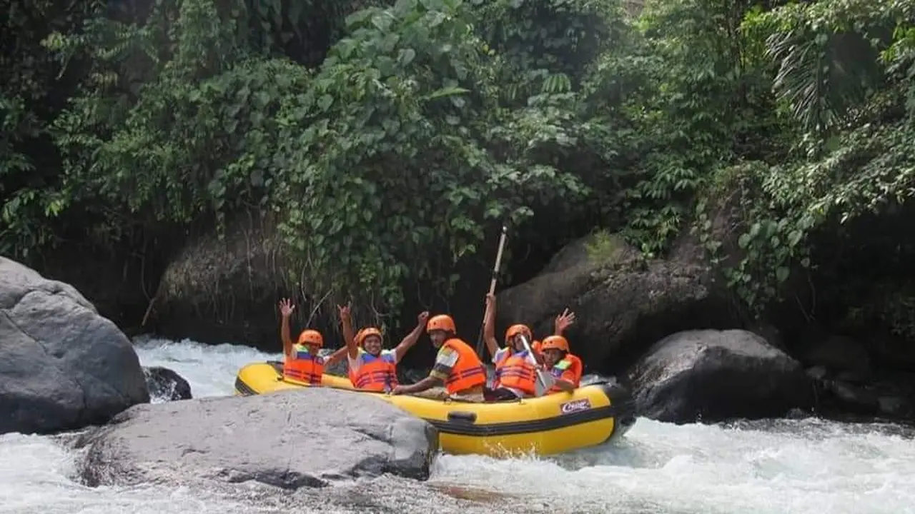 Arung jeram Papualangi Hil yang saat ini menjadi tujuan wisatawan lokal maupun mancanegara. (Liputan6.com/Arfandi Ibrahim)