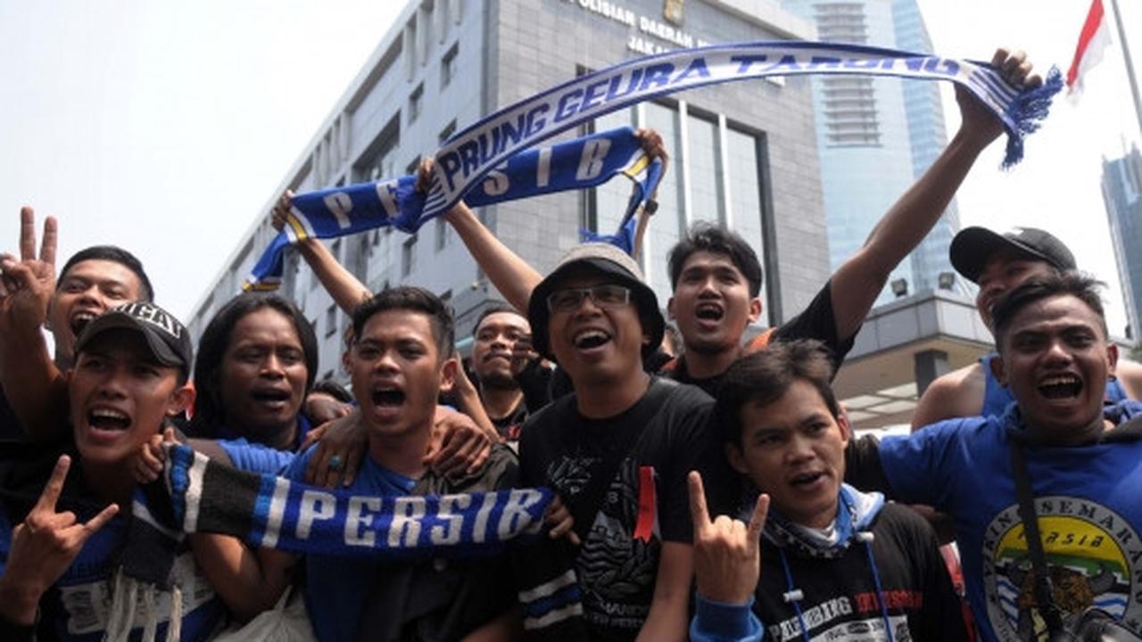 Rombongan Bobotoh tiba di Polda Metro Jaya