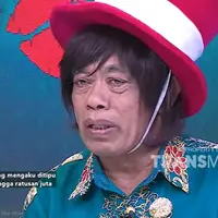 Pak Tarno selama ini kerap terlihat selalu ceria. Tapi, dibalik keceriaannya, ia menyimpan kesedihan. Salah satunya, saat usianya baru tiga tahun, sang ayah meninggal dunia. Tidak sampai disitu, ia juga kemudian ditinggal sang ibu. [Youtube/TRANS TV Official]