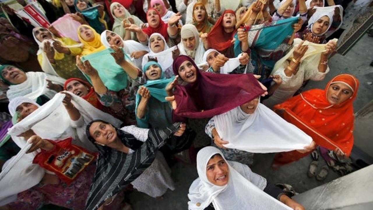 Histeris doa muslim Kashmir di masjid penyimpan rambut Rasulullah