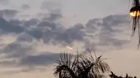 Penampakan UFO Oranye di Langit Darwin