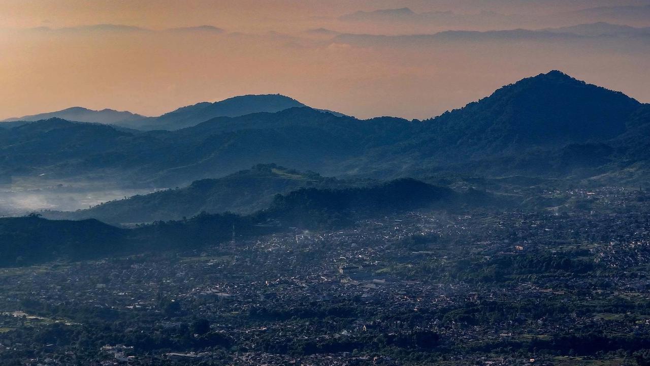 FOTO: Pesona Alam Puncak Masih Menjadi Tujuan Favorit Warga Saat Libur Panjang