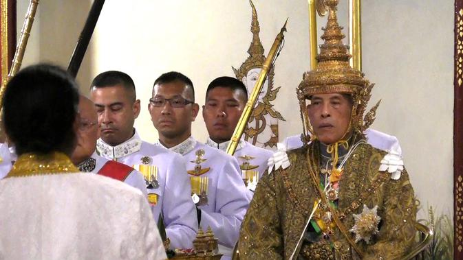 Berapa Berat Mahkota Raja Thailand yang Penuh Berlian 