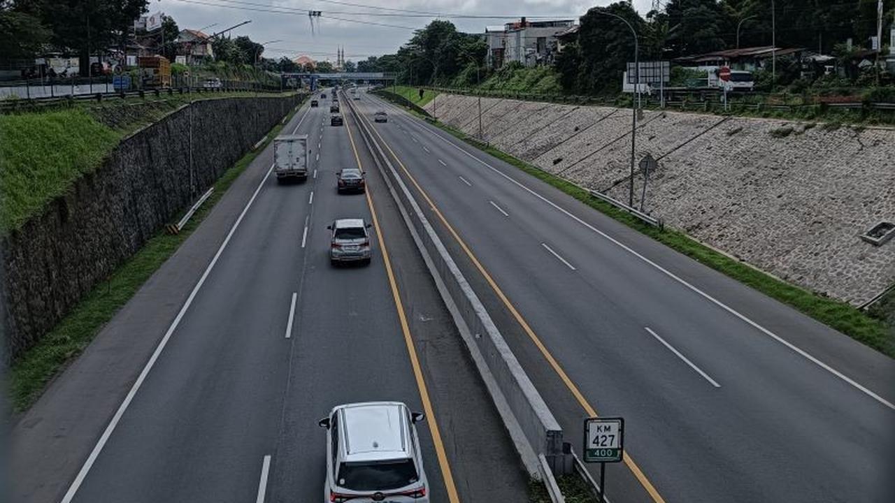 Trafik Arus Balik GT Kalikangkung Semarang: Ribuan Kendaraan Melintas Lancar di Jumat Sore