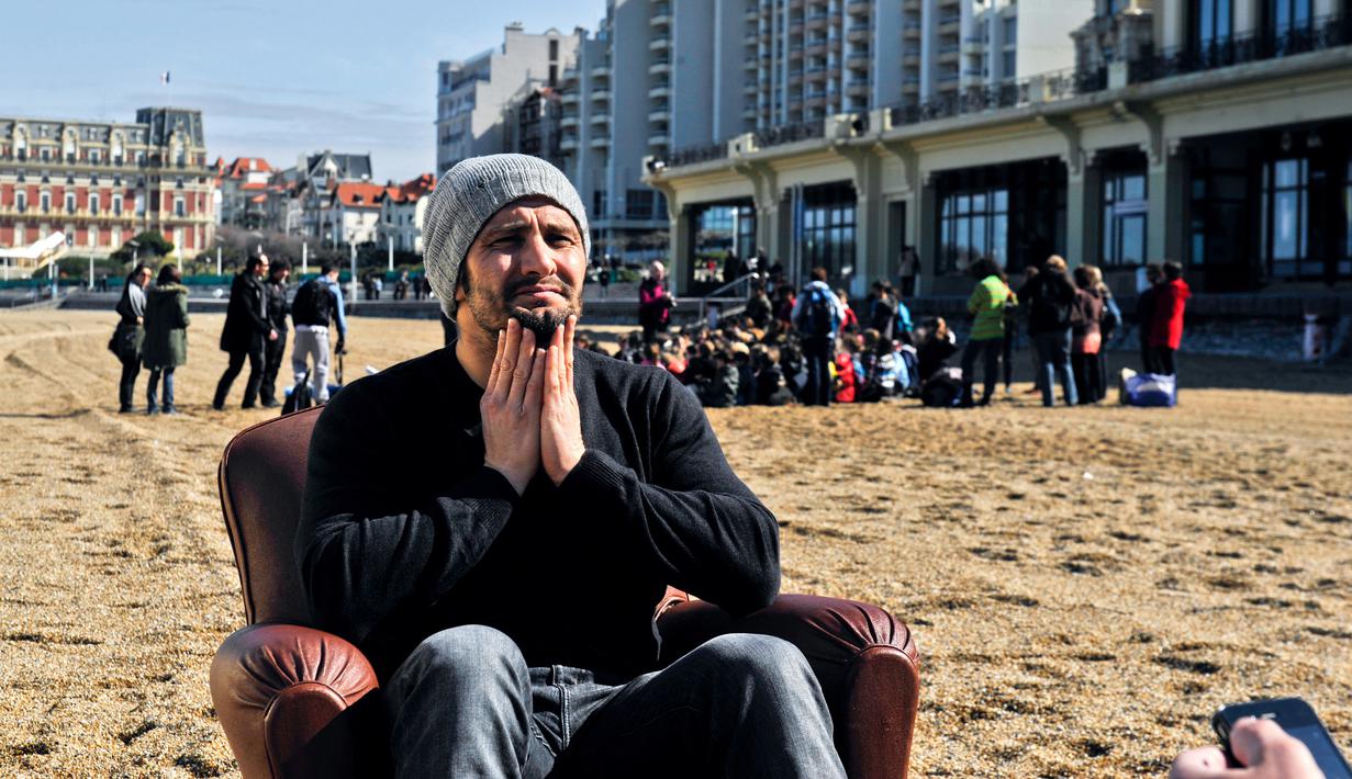 3. Bixente Lizarazu. Setelah pensiun di Bayern Muenchen pada 2006, ia mencari cara untuk menjaga kebugarannya. Awalnya berselancar, kemudian pindah haluan ke olahraga Jiu-Jitsu pada 2008. Setahun kemudian menjadi juara kelas ringan turnamen Jiu-Jitsu senior sabuk biru di Eropa. (AFP/Nicolas Mollo)