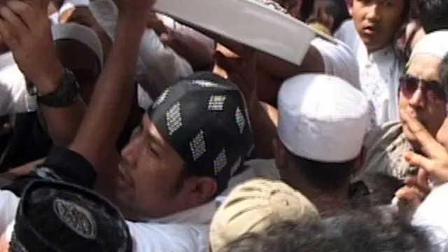 Lautan Manusia Lepas Jenazah Uje dari Istiqlal
