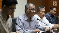 Ketua KPK Agus Rahardjo memberikan keterangan pers di Gedung KPK, Jakarta, Sabtu (27/5). Mereka yang ditangkap di antaranya auditor Badan Pemeriksa Keuangan (BPK) dan dari kalangan PNS. (Liputan6.com/Angga Yuniar)