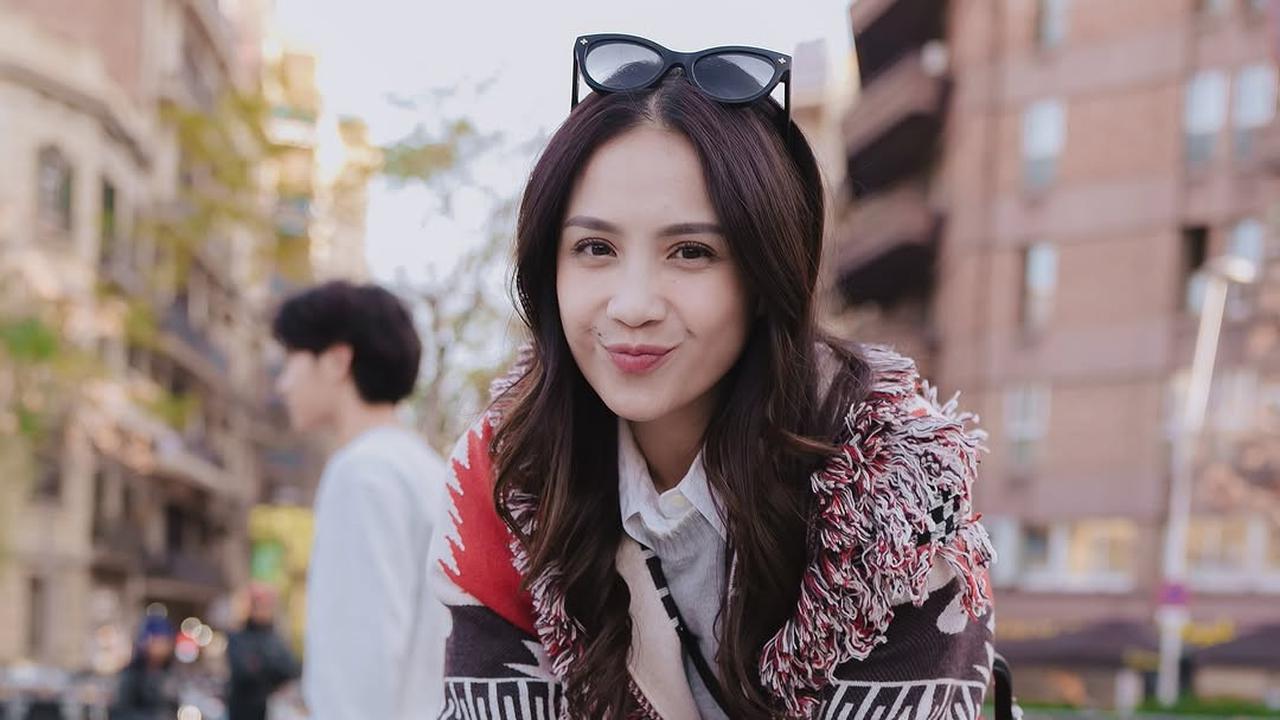 Potret Rayyanza Liburan ke Spanyol Bareng Nagita Slavina, Ngedate Berdua Hingga Cosplay Anak Tunggal