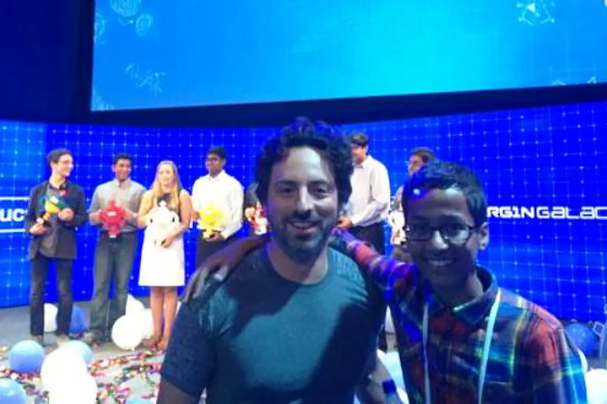 Ahmed Mohammed dan Sergey Brin di Google Science Fair
