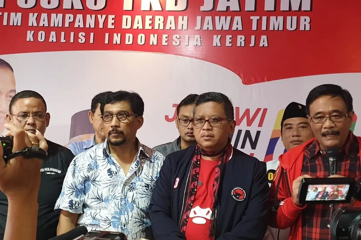 Sekjen PDIP Hasto Kristiyanto dan Ketua DPP PDIP Djarot Syaiful Hidayat Saat Safari Politik di Jawa Timur. (Foto: Delvira Hutabarat/Liputan6.com)