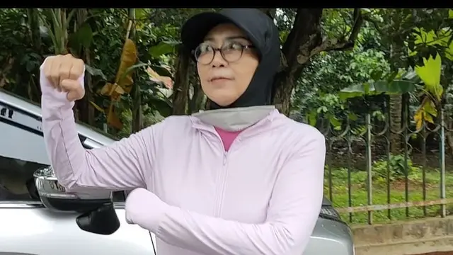 7 Potret Terbaru Dian Piesesha, Penyanyi Era 80-an yang Makin Anggun Berhijab