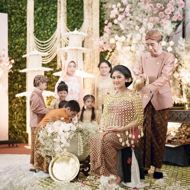 6 Potret Tingkah Lucu Keponakan Erina Gudono di Prosesi Siraman, Ikut Main Air