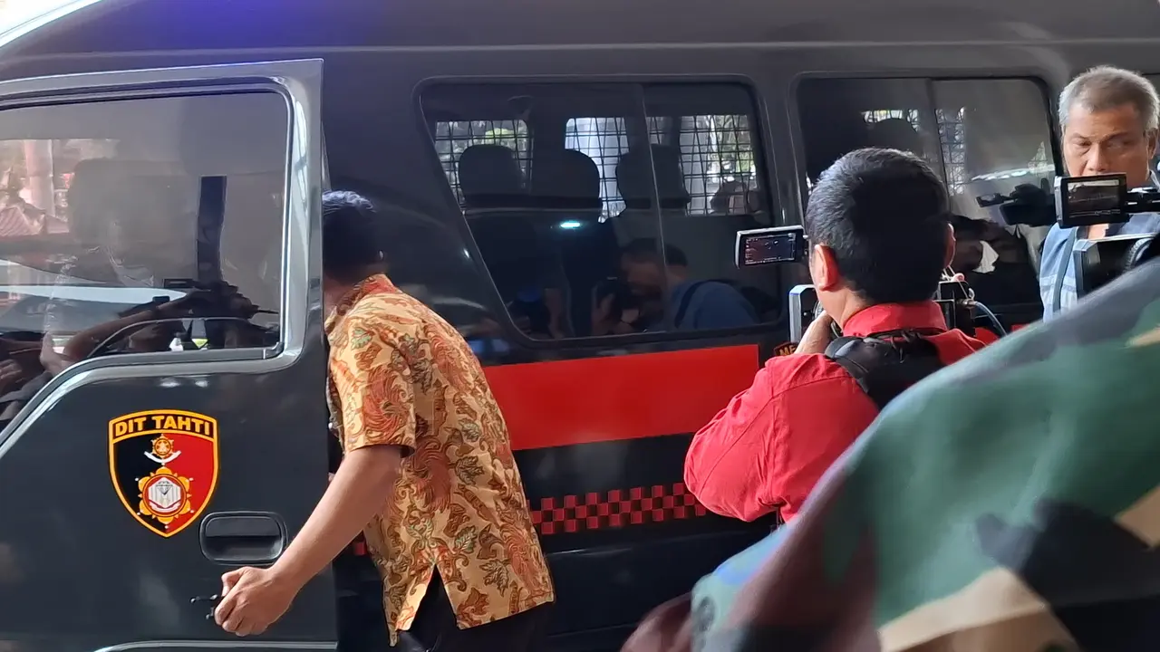 Don Ritto diserahkan kepolisian ke Kejagung. (Liputan6.com/Winda Nelfira).