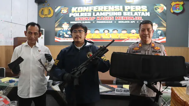 Detik-Detik Polisi Kejar Pria hingga Sembunyi di Loteng, AR-15 dan 15 Peluru Ditemukan