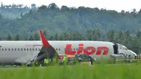Bandara Djalaludin Gorontalo direncanakan akan ditutup hingga Rabu, 2 April 2018, pukul 07.00 Wita, untuk mempermudah evakuasi pesawat Lion Air yang tergelincir. (Liputan6.com/Arfandi Ibrahim)