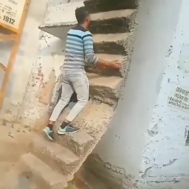 6 Desain Tangga Ini Absurd Banget, Bikin Takut Melewatinya