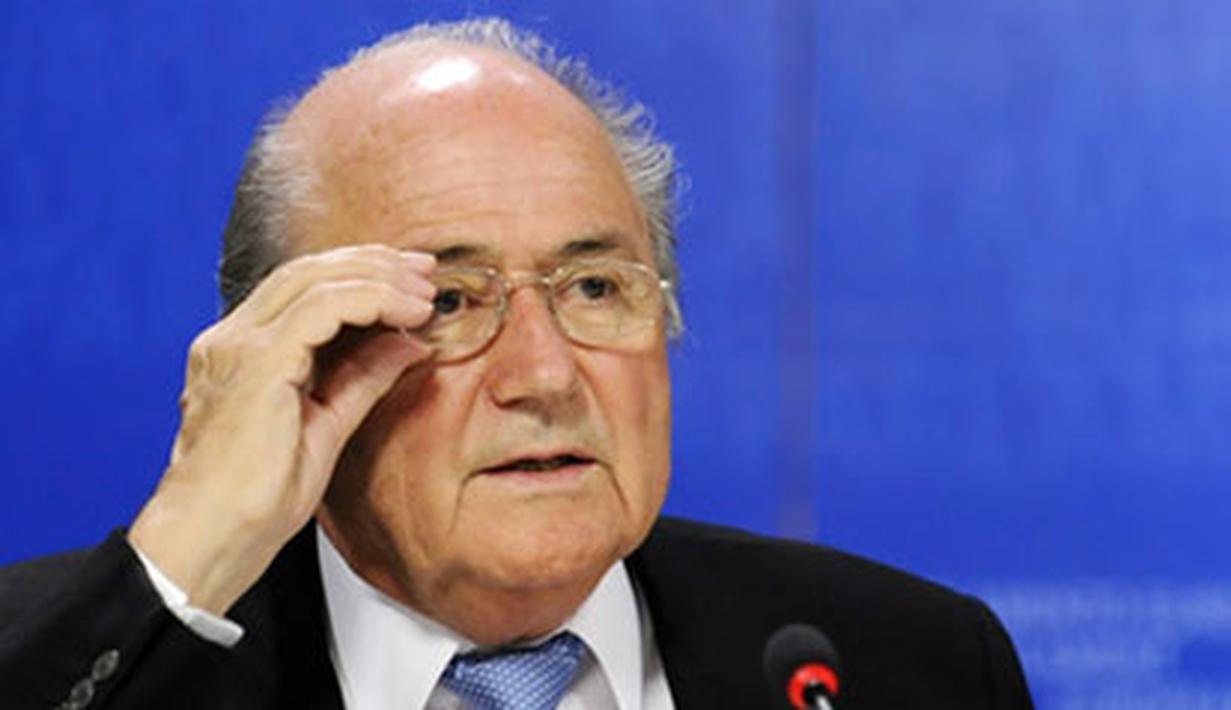 FIFA President Swiss Sepp Blatter attends a news conference after a hearing by the European Parliament Committee on educatation and culture in Brussels, on October 06, 2008. AFP PHOTO/JOHN THYS 