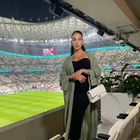 Pacar Cristiano Ronaldo Georgina Rodriguez tampil memukau saat nonton Portugal v Swiss[@georginagio]