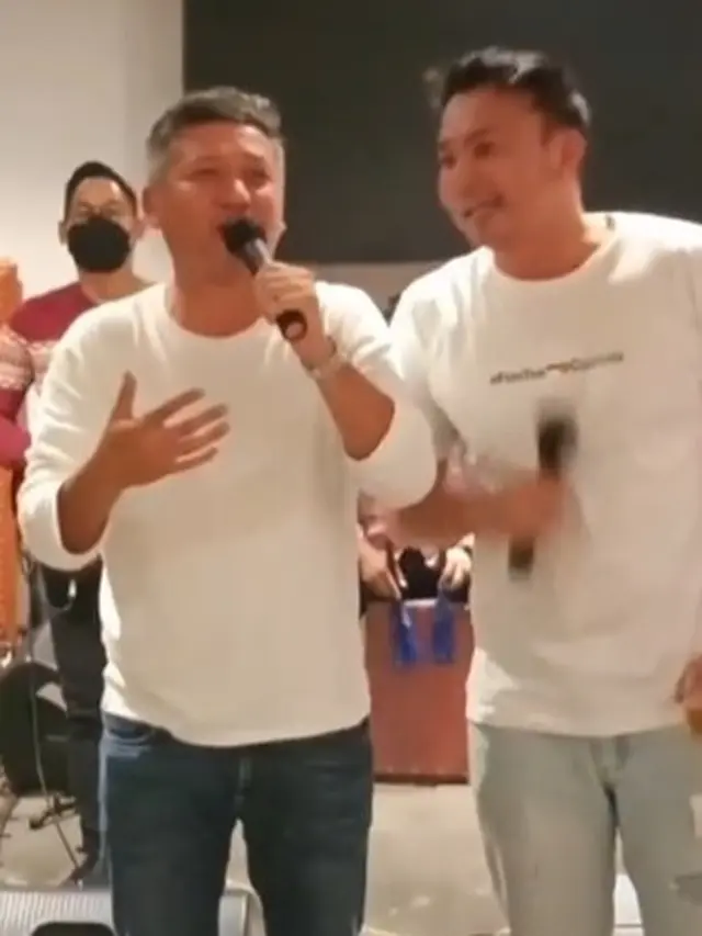 Kompak Nyanyi Bareng, Ini 6 Potret Kebersamaan Gading Marten dan Wijin